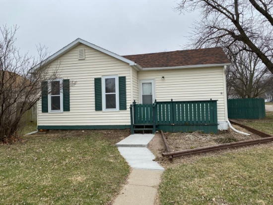 214 S 20th St, Blair, NE 68008