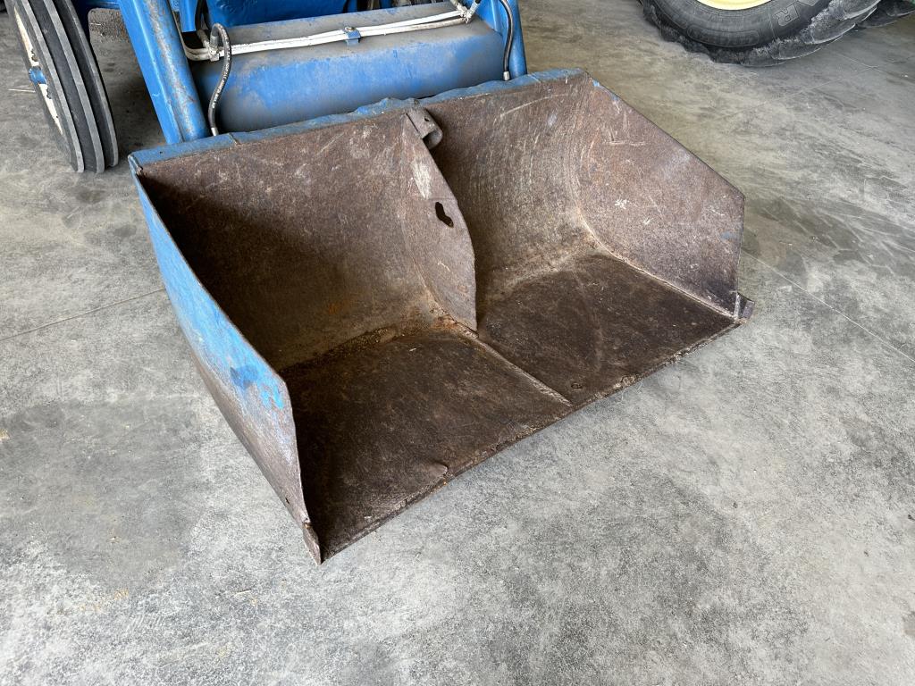 1975 Ford 2000 Tractor | Proxibid