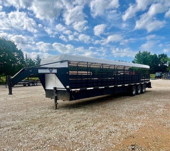 2010 Neckover 32'x6'8" Stock Trailer
