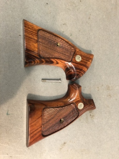 Smith & Wesson target grips for square butt revolvers
