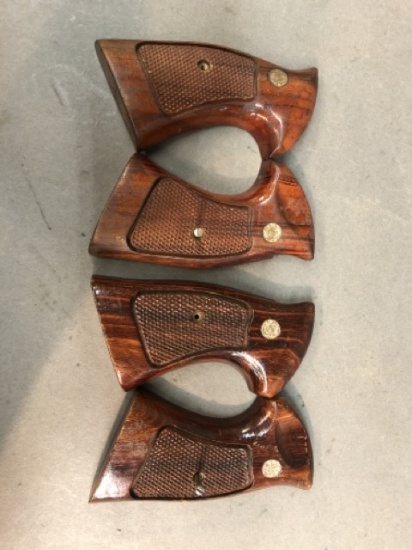 Two sets Smith & Wesson target grips