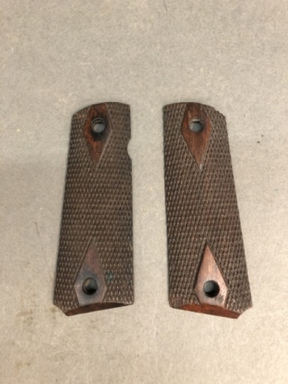Early 1911 diamond checkered wood grips