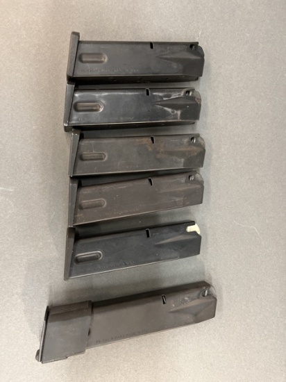 Group of Beretta 92 9mm magazines.