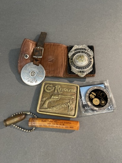 Assorted militaria.