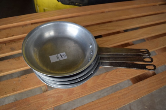 lot of 5- 8in thunder group saucepans
