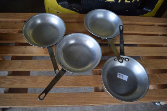 lot of 4- 8in thunder group saucepans