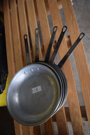 lot of 5- 10in thunder group saucepans