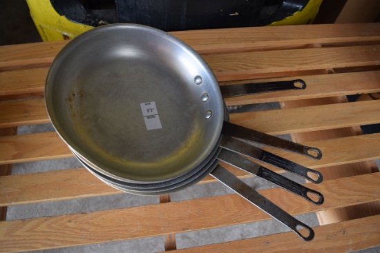 lot of 5- 10in thunder group saucepans