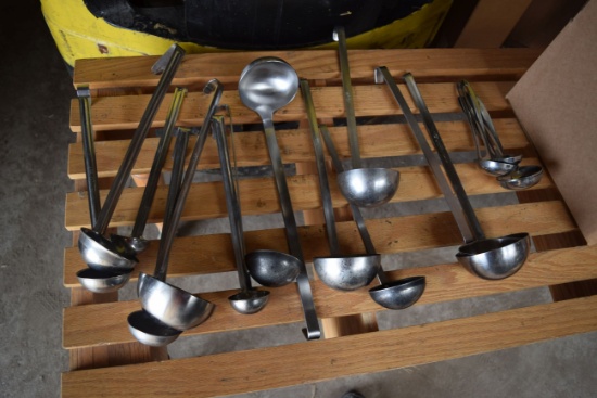lot of laddles approx. 17
