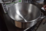 NEW WINCO 16 QT aluminum collander