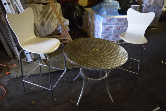 lot of 1 table, 2 chairs