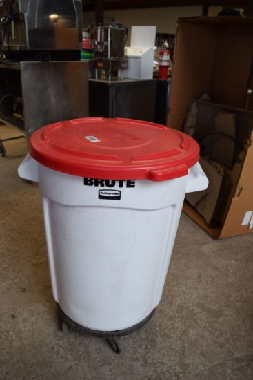 Brute 32 Gallon Bin