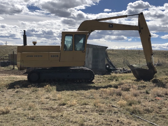 John Deere 690B Excavator