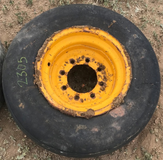 12.5 L - 15 TIRE & JOHN DEERE RIM
