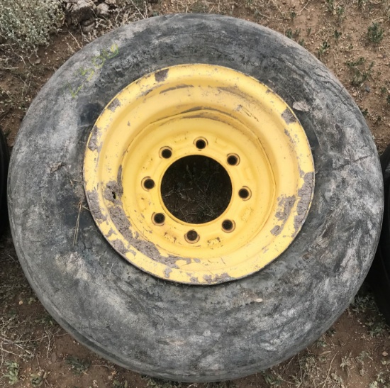 12.5 L - 15 TIRE & JOHN DEERE RIM