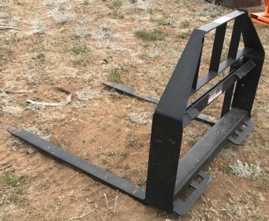 SKID STEER PALLET FORKS