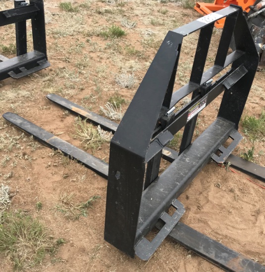 SKID STEER PALLET FORKS