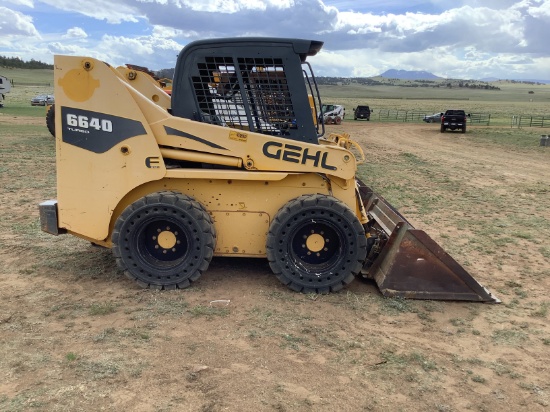 Gehl 6640 E Series Skid Steer Loader