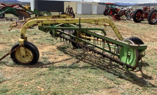 JOHN DEERE 640 SIDE-DELIVERY RAKE