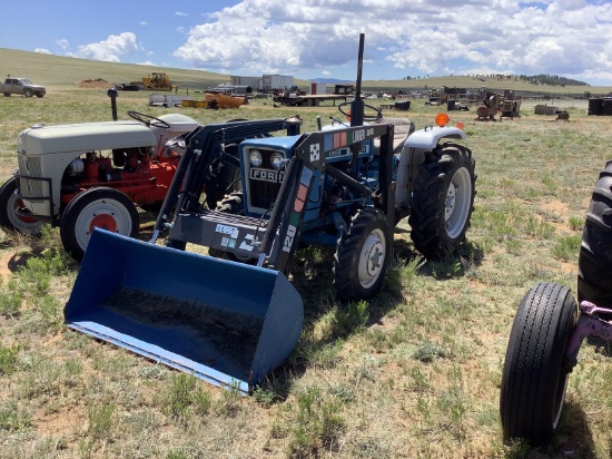 Ford 1700 w/ 120 Loader