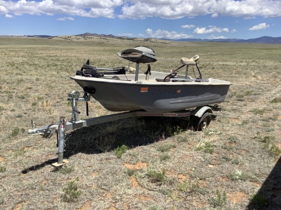 2000 Sun Dolphin Pro 120 Boat & 2000 Cozy Cove Trailer