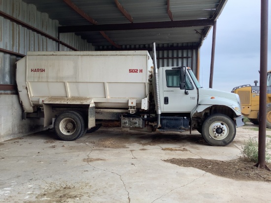 2003 International 7300 4x2 Feed Truck