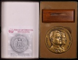 THE OFFICIAL 1997 PRESIDENTIAL INAUGURAL MEDAL, BILL CLINTON & AL GORE, INCLUDES MEDAL, STAND & BOX