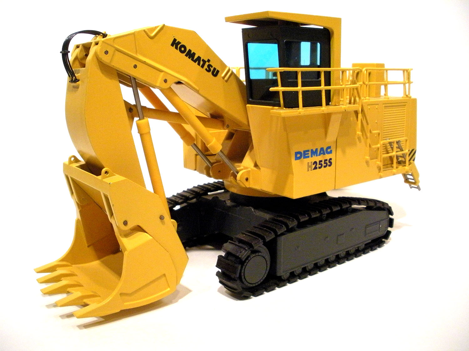 KOMATSU ダイキャストモデル 1/50 Amazon | Komatsu 1/50 完成品 for Komatsu PC8000-6 mining