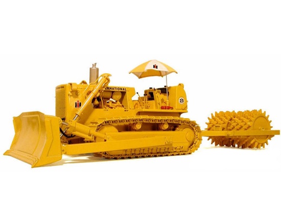 International TD25 Dozer w/Sheepsfoot Roller - 1:25