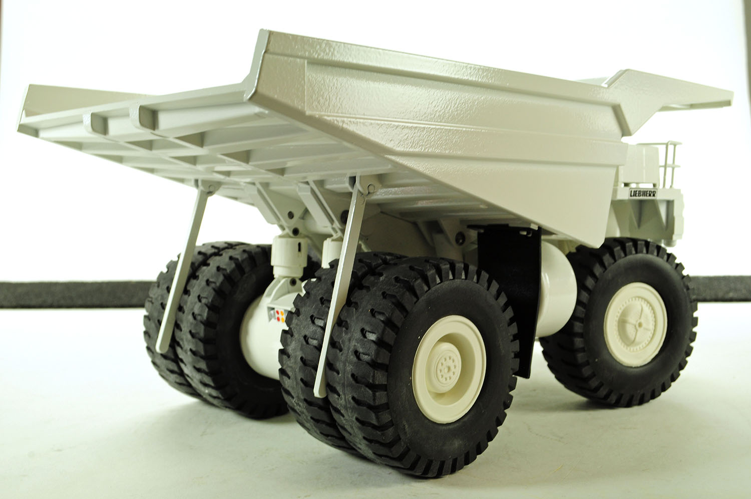 Liebherr KL2450 Mining Truck | Proxibid