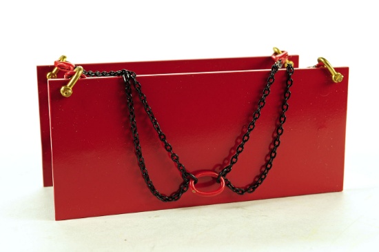 Trench Box w/Lifting Chains - Red