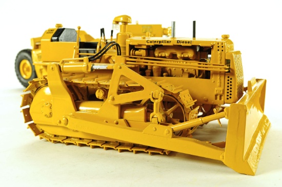Caterpillar D4 Crawler Crawler w/Blade & Scraper
