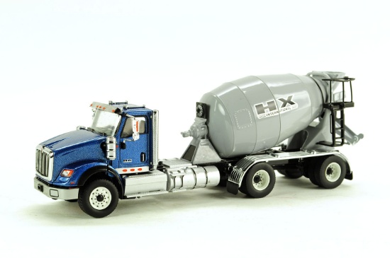 Western Star 4700 w/Spread Tandem Axle Mixer - Blue Cab