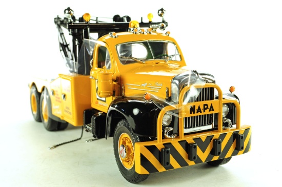 Mack B-61 Tow Truck - Napa Companies