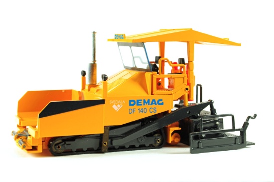 Demag DF140 CS Road Finisher