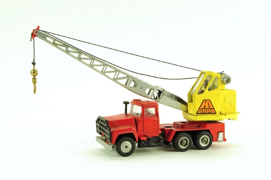 Mack R-Model w/Hi-Grab Crane
