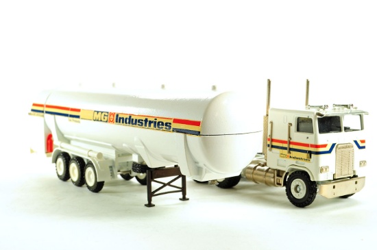 Freightliner Bulk Gas Tanker - MG Industries