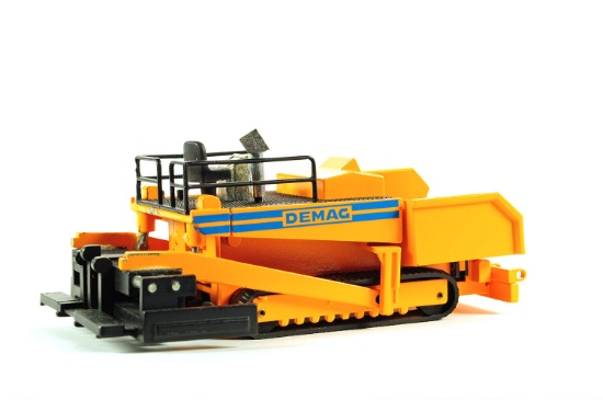 Demag Road Finisher
