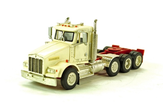 Kenworth T800 Tri-Axle Tractor w/Sleeper