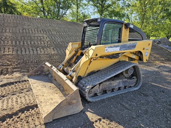 John Deere CT332 Skid Steer Track Loader