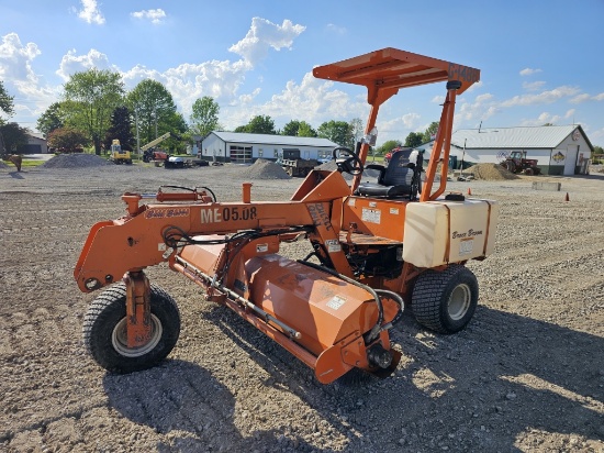 Broce BB250B Self-Propelled Broom