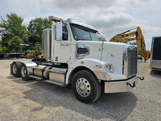 2015 Freightliner Cascadia 125 Daycab Semi Truck