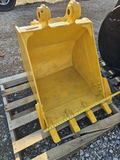 30" Bucket Fits CAT