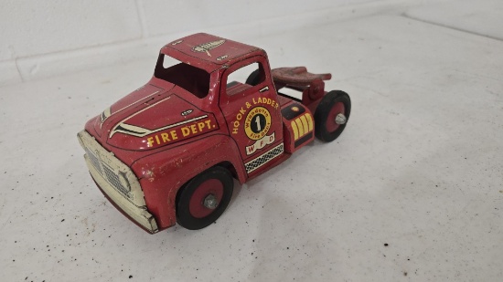 Wyandotte Tin Toy Semi
