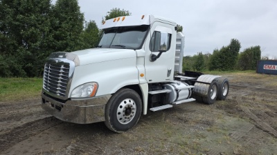 2012 Freighliner Cascadia Daycab Semi Truck