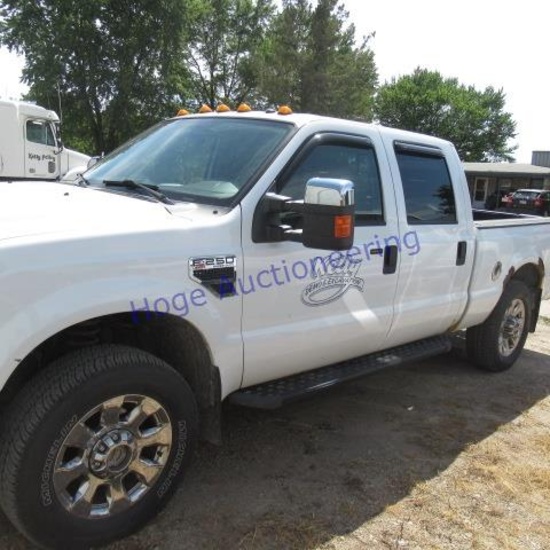 "2008 Ford F250 Super Duty gas pickup, 4X4 leather, 4 door,automatic, power locks seats windows, CD