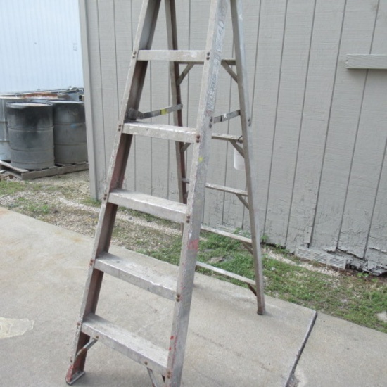 5ft fiberglass step ladder