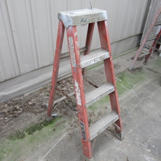 4ft fiberglass step ladder