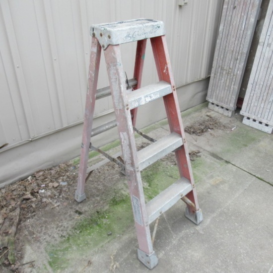 4ft fiberglass step ladder