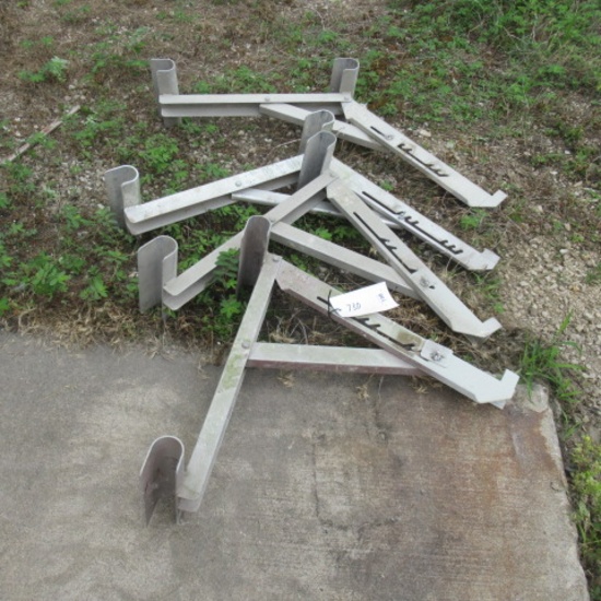 (4) ladder jacks, bid X4